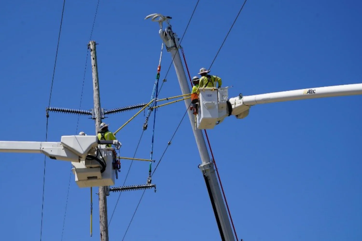 Expanding Horizons: INTREN expands to Energized Transmission Work in Florida