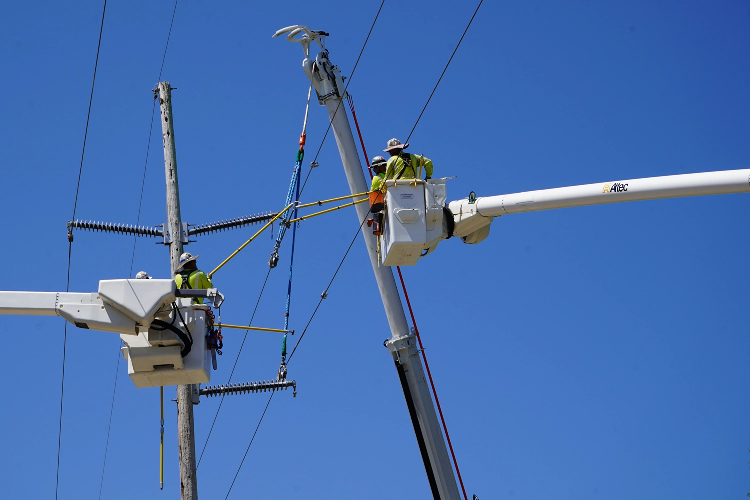 Expanding Horizons: INTREN expands to Energized Transmission Work in Florida
